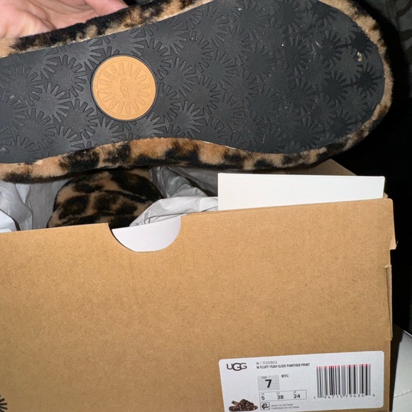 Ugg slides - Picture 2 of 2